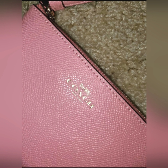 Coach Cute Bubblegum pink, Genuine Leather Wristlet Wallet ~ never used - Picture 2 of 4